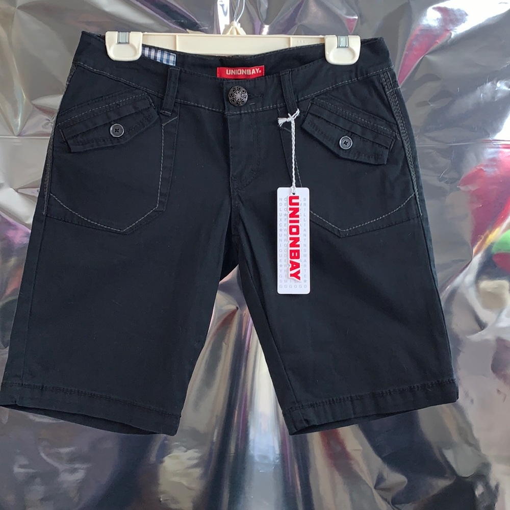I’m selling Union Bay black shorts,size 7, stretch.